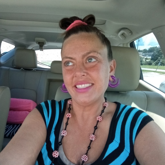 Meet your Posher, Heidi - Picture 1 of 1